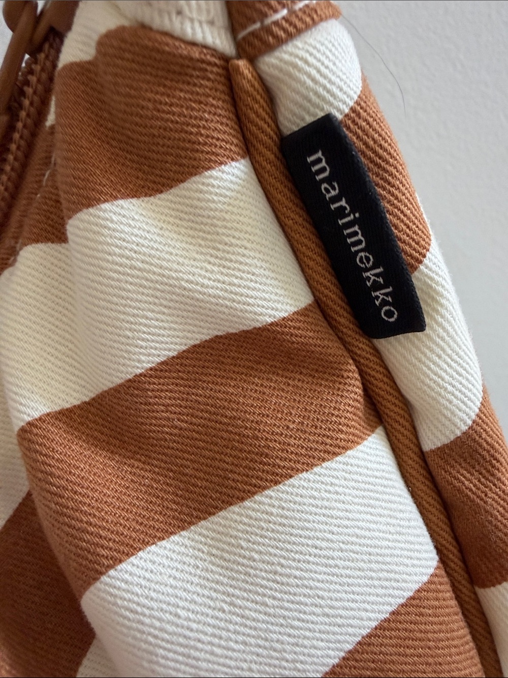 UNIQLO x Marimekko Wave Stripe Crossbody Bag - Picture 3 of 5